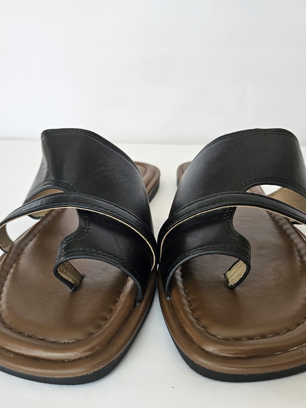 Chic Black Leather Toe Loop Sandals Flat Slide Mules Women's Size 8.5 / EU 38 Co - Picture 7 of 12